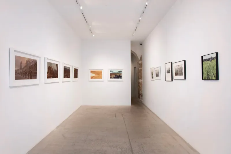 Hommage à Gilles Caron, Brassaï, Diane Arbus, Edouard Boubat, Edouard Elias, Elio Sorci, Gilles Caron, Henri Cartier-Bresson, Luc Delahaye, Marie-Laure de Decker, Zanele Muholi