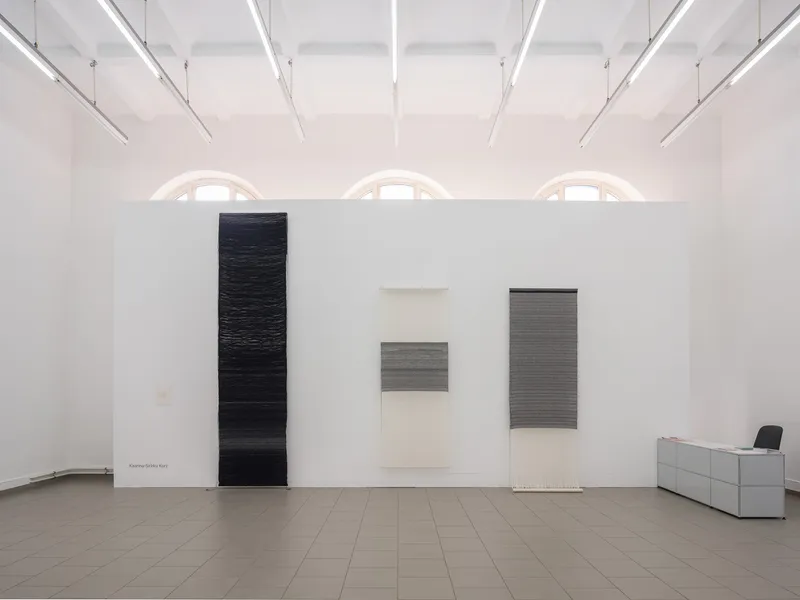 Fracture — Die Nominierten zum 22. Kunstpreis des Haus am Kleistpark 2026 stellen aus, Andrea Freiberg, Benjamin Kunath, Cornelia Herfurtner, Dina Khouri, Emma Zimmermann, Kaarina-Sirkku Kurz, Katharina Reinsbach, Lisa Peters, Lotte Meret Effinger, Marei Loellmann, Maxi Thom, Paula Doepfner, Sabine Groß, Sophie Constanze Polheim, Uta Neumann, Wagehe Raufi
