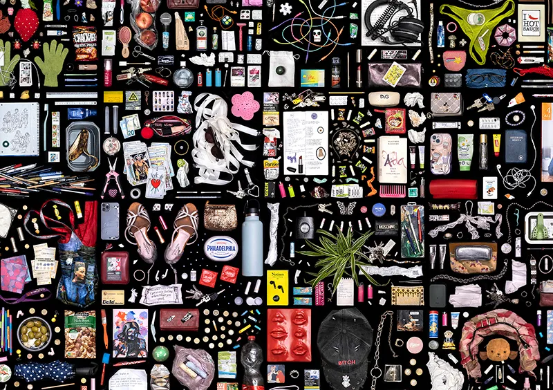 What She Carries. Inside the Bags and Minds of Berlin Women., Sergei Stroitelev